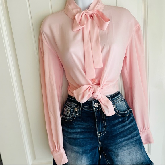 Miss Me RARE Floral Pocket
Styling Embroidery Gemstone Mid-Rise Short sz 28 NWT - Picture 9 of 12